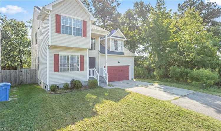 735 Laura St Chesapeake, VA 23320