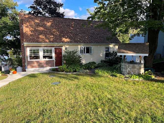 127 Lakeshore Dr Blackstone, MA 01504