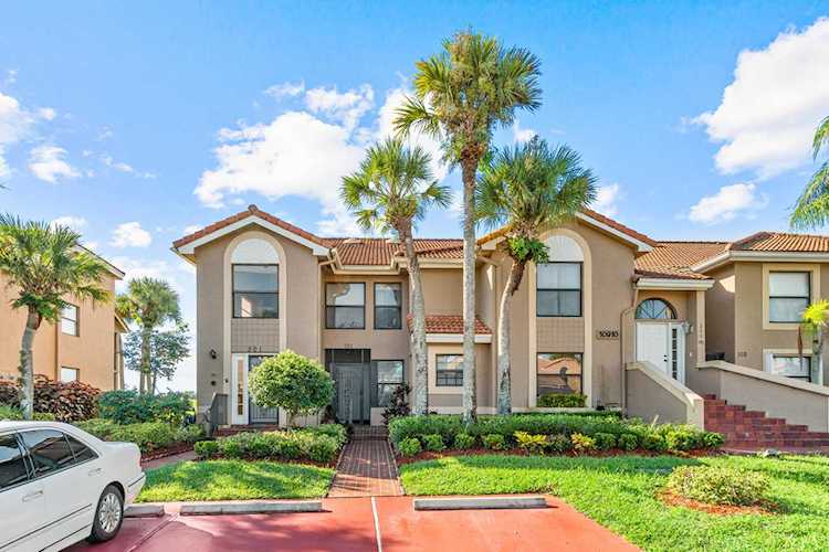 10910 Lakemore Lane #101 Boca Raton, FL 33498