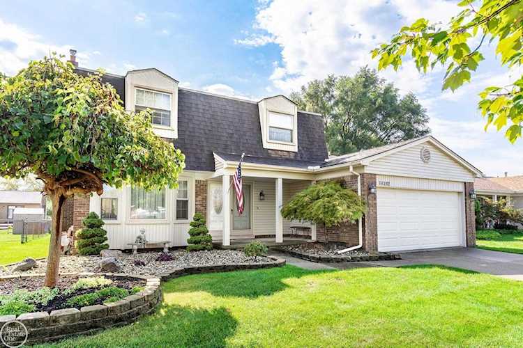 18192 Pine Hill Macomb, MI 48044
