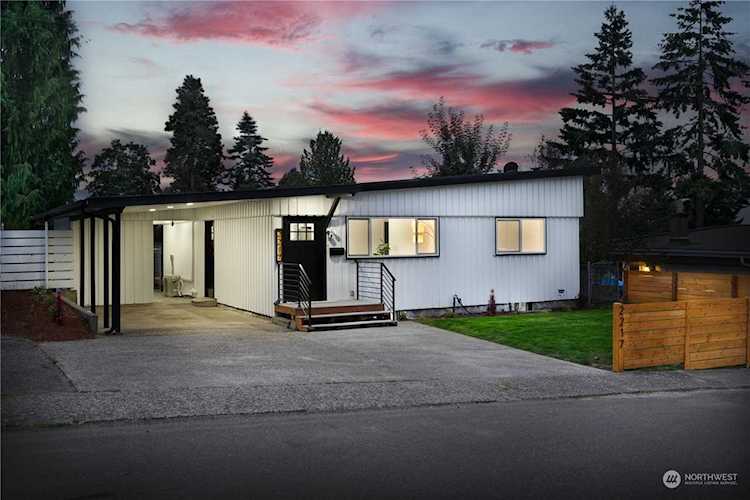 2217 NE 9th St Renton, WA 98056