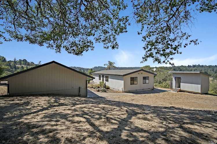 9450 Spring Hill School Road Sebastopol, CA 95472