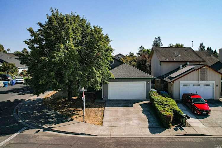1371 Milton Place Rohnert Park, CA 94928