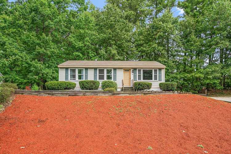 46 Trestle Brook Dr Nashua, NH 03062