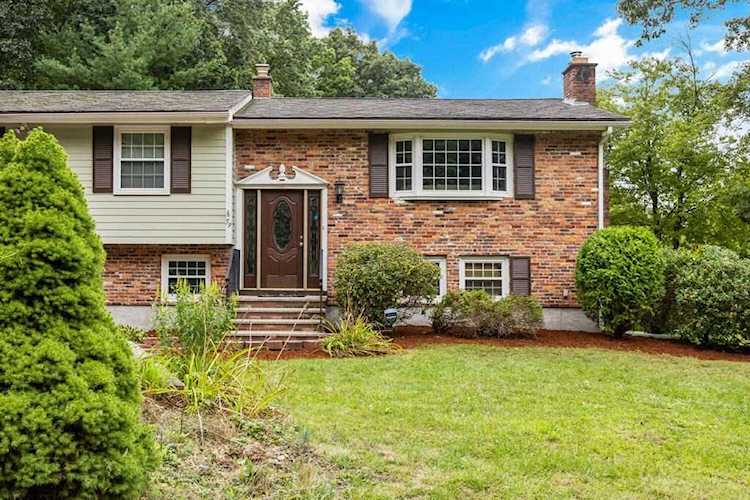 59 Old Stage Rd Chelmsford, MA 01824