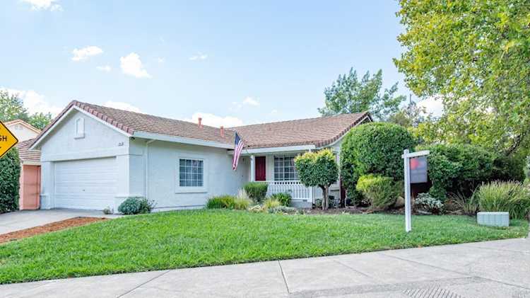 700 Sierra Court Windsor, CA 95492