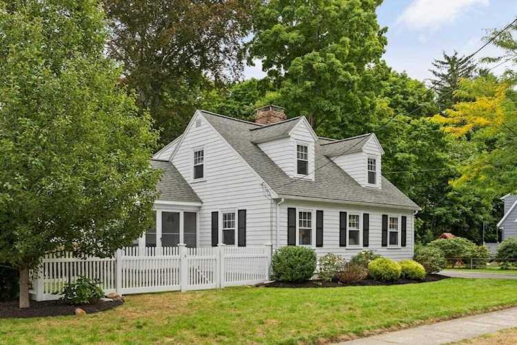 2 Gilmore Ave Reading, MA 01867