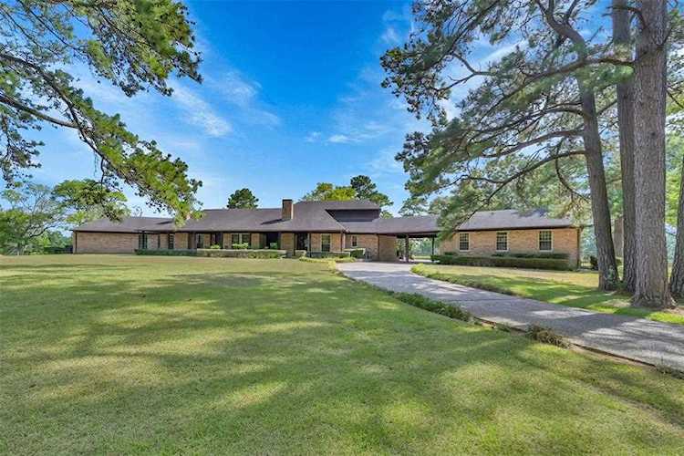 11231 Blackland Rd Willis, TX 77318
