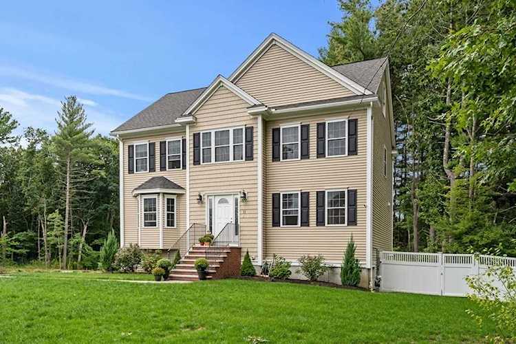 11 Border Rd Tewksbury, MA 01876