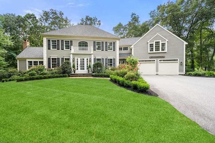 15 Ledgewood Farm Dr Cohasset, MA 02025