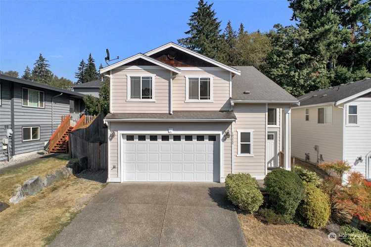 19222 76th Place NE Kenmore, WA 98028