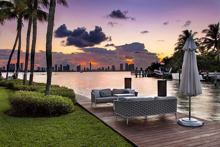 1649 W 22nd St Miami Beach, FL 33140