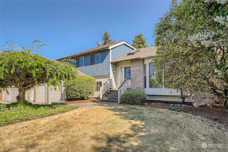 26708 Bristol Ct Kent, WA 98032