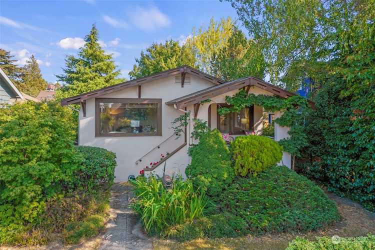 5648 45th Ave SW Seattle, WA 98136