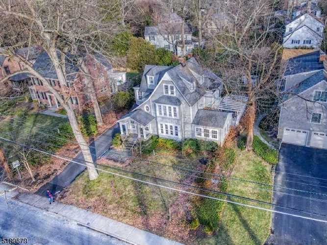 70 Pine Grove Ave Summit, NJ 07901