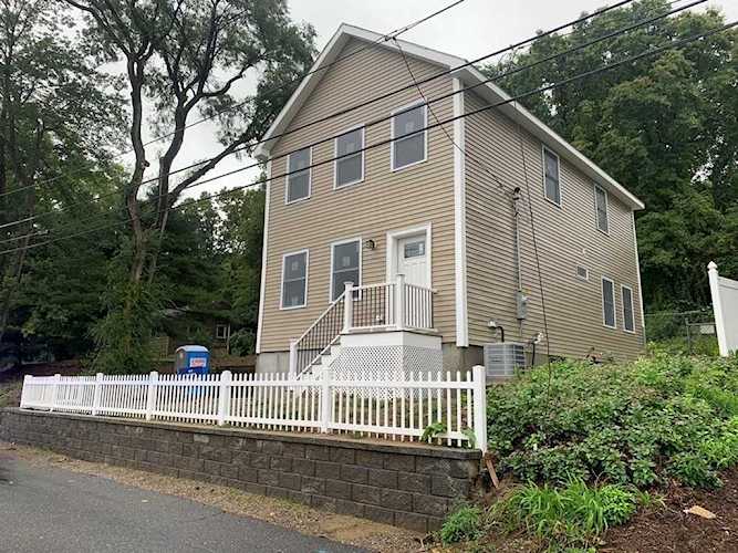 190 Leicester St Auburn, MA 01501