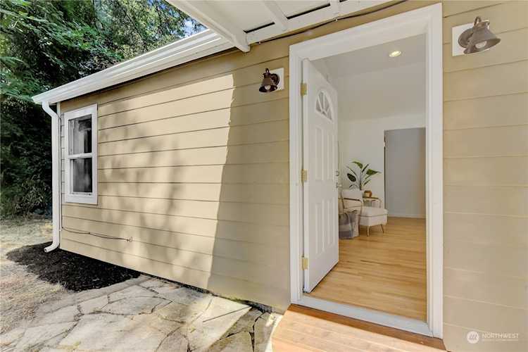 19222 11th Ave NE Shoreline, WA 98155