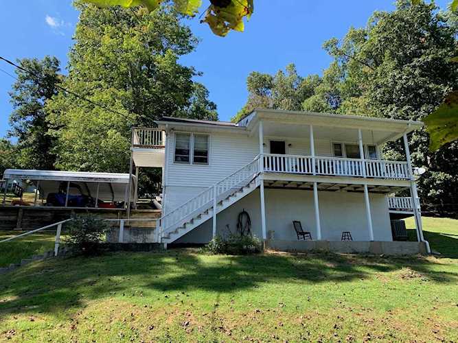 978 Rockland Rd Ronceverte, WV 24970