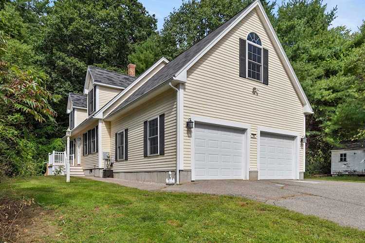 32 Elizabeth Rd South Berwick, ME 03908