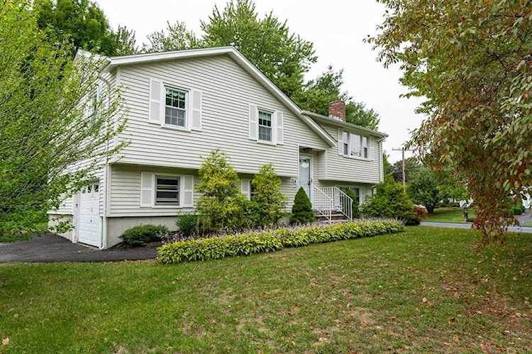 9 Fardon St Billerica, MA 01821