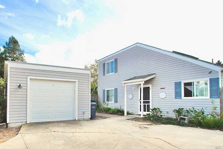 121 Saratoga Court Petaluma, CA 94954