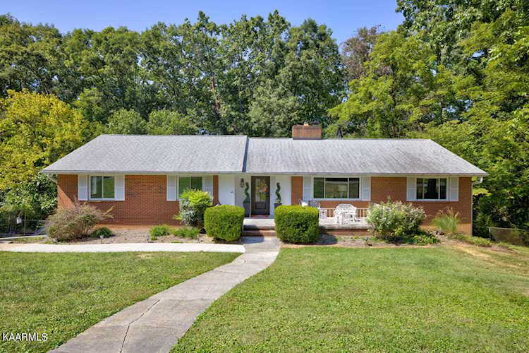 8001 Corteland Dr Knoxville, TN 37909
