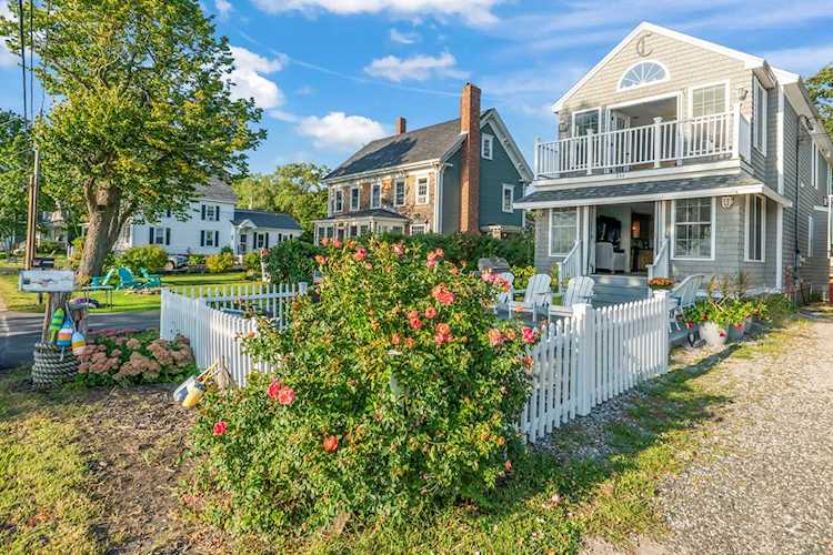 240 Pleasant St Eliot, ME 03903