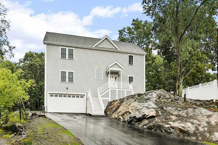 16 Scranton Way Lynn, MA 01904