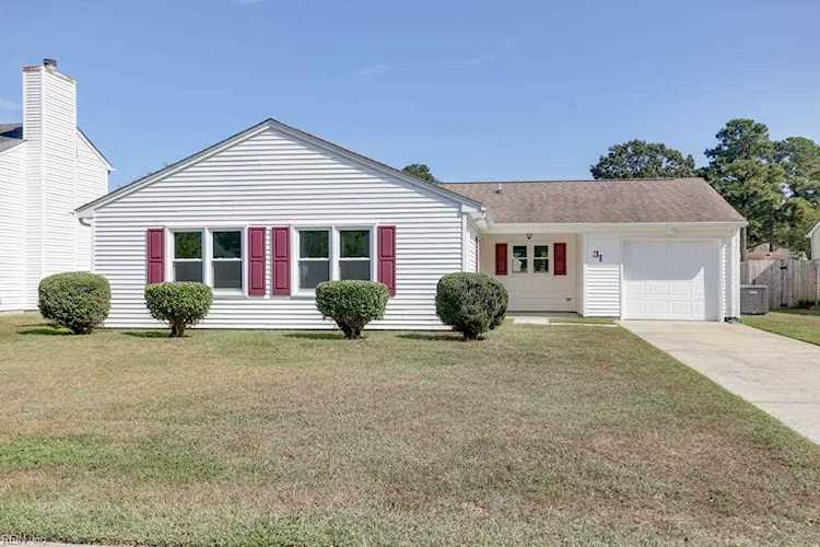 31 Sanlun Lakes Dr Hampton, VA 23666