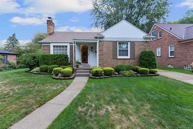 2438 Clawson Royal Oak, MI 48073