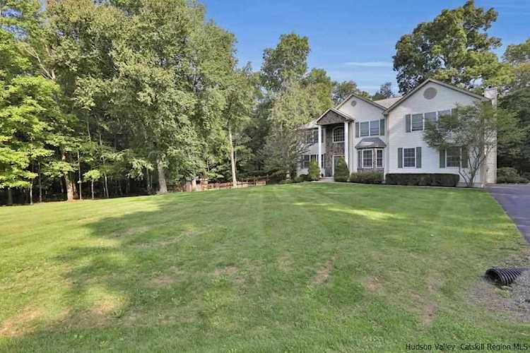 20 Carroll Ln New Paltz, NY 12561