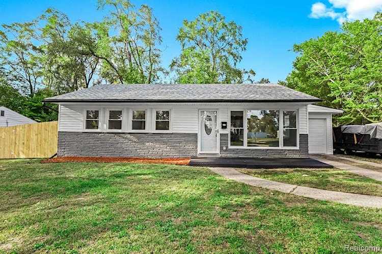 22711 Rosewood St Oak Park, MI 48237