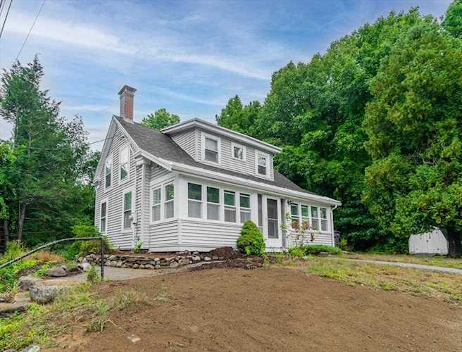 17 Blossom Rd Plaistow, NH 03865