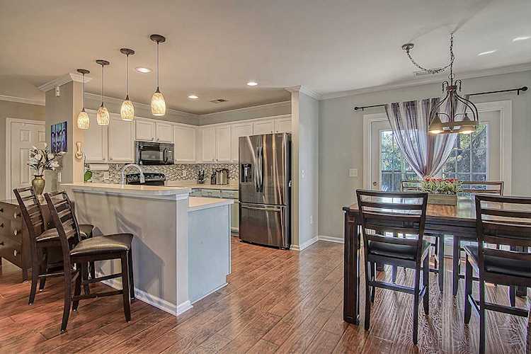 206 Sherwood Ct Hanahan, SC 29410