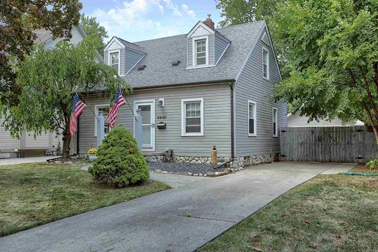 22121 Maxine Saint Clair Shores, MI 48080