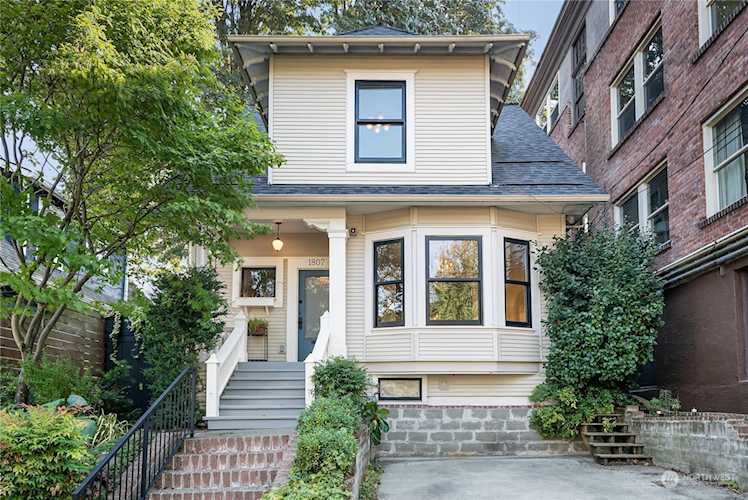 1807 E Howell St Seattle, WA 98122 | MLS® 1999196 Photo 1