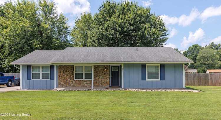 9702 Ranger Rd Louisville, KY 40229