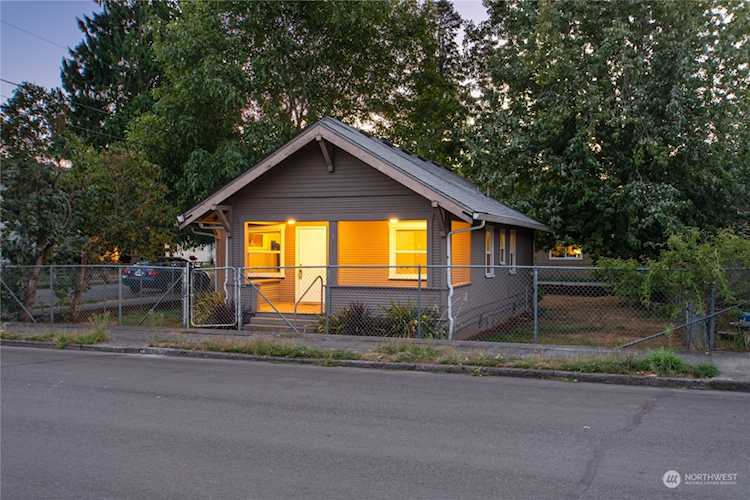 659 SE Russell St Camas, WA 98607