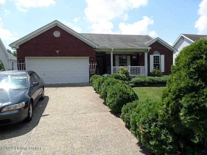 7908 Village Point Dr, Louisville, KY 40291 - Eagle Crest $276,000 Photo 1