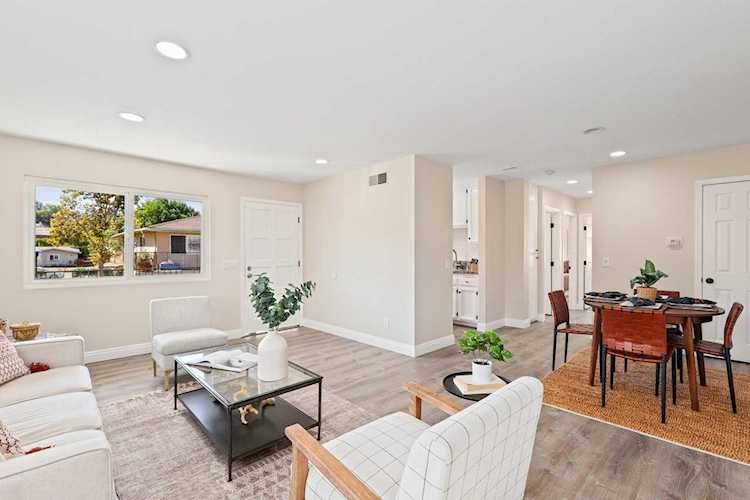 12115 Wintergreen Dr #4 Lakeside, CA 92040