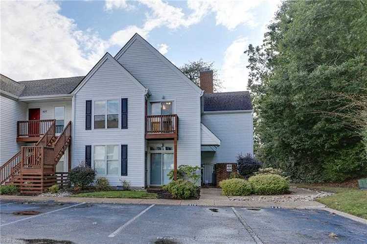 428 Persimmon Dr Yorktown, VA 23693