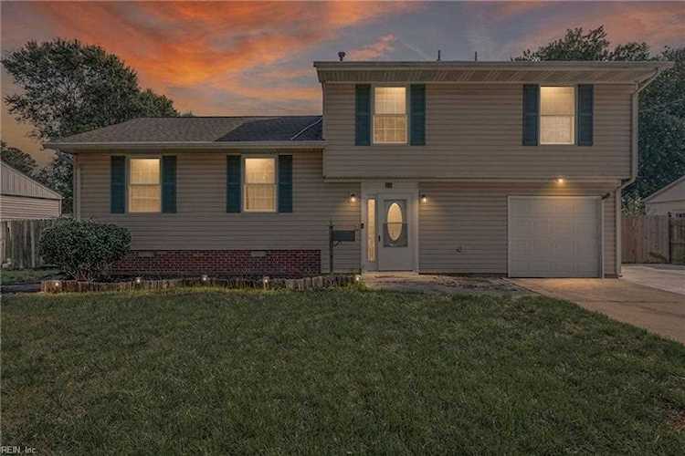 24 Diggs Dr Hampton, VA 23666