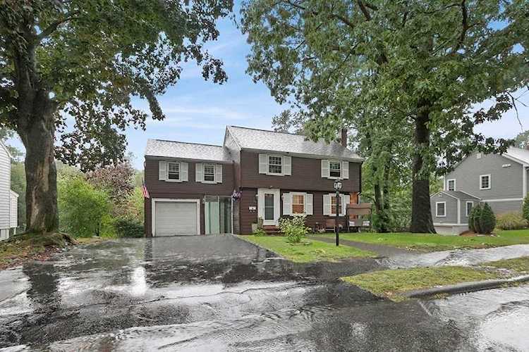 34 Woodbriar Rd. Wakefield, MA 01880