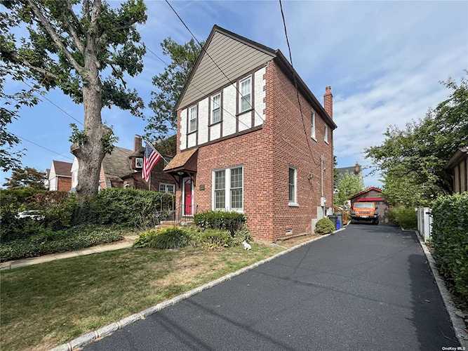 37 Dubonnet Road Valley Stream, NY 11581