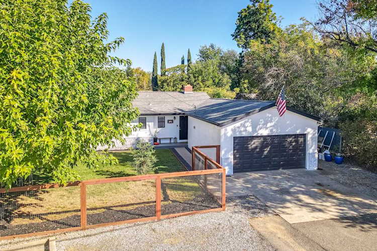 2716 S Bonnyview Rd Redding, CA 96001