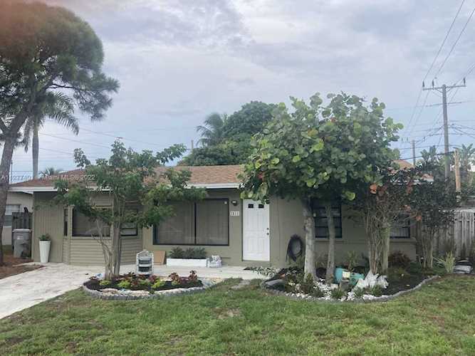 1511 NE 32nd Ct Pompano Beach, FL 33064