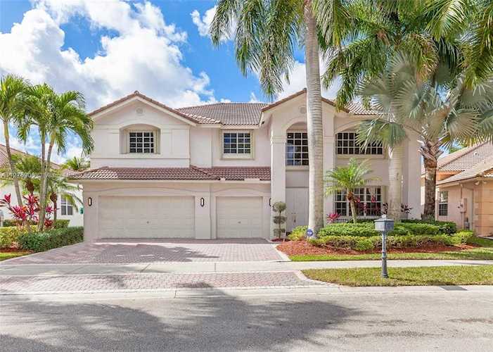 2449 Greenbrier Ct Weston, FL 33327