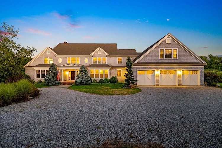 10 Hoveys Pond Dr Boxford, MA 01921