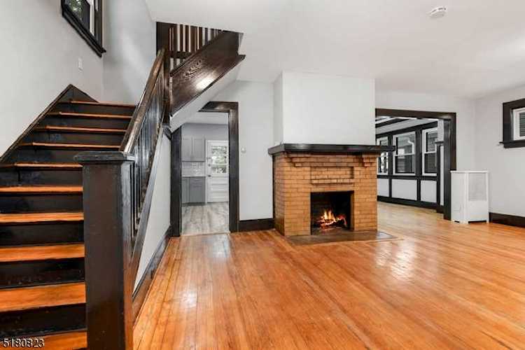 20 Whittier St East Orange City, NJ 07018