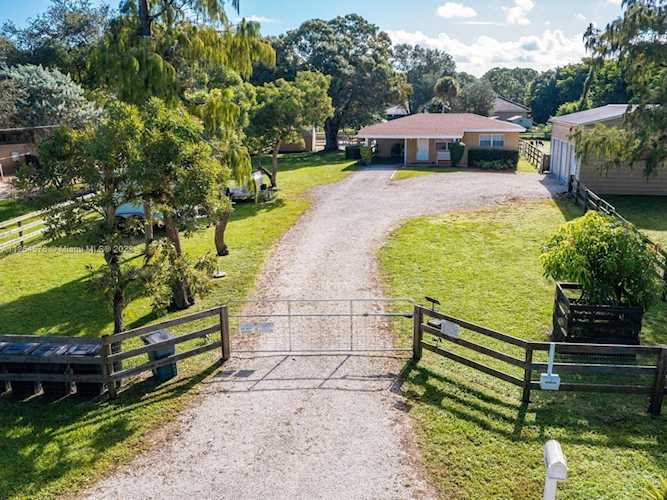 5420 NW 80th Ter Parkland, FL 33067